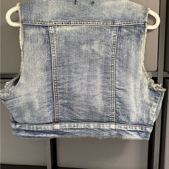 Women's Cropped Blue Denim Vest - Picture 3 of 4